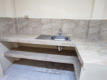 SE VENDE CASA CON SUITE y PARQUEO EN LA PRADERA 1, SUR DE GUAYAQUIL