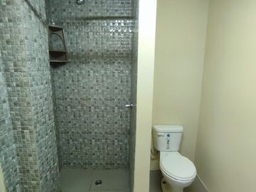 SE VENDE CASA CON SUITE y PARQUEO EN LA PRADERA 1, SUR DE GUAYAQUIL