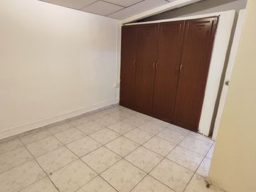 SE VENDE CASA CON SUITE y PARQUEO EN LA PRADERA 1, SUR DE GUAYAQUIL