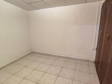 SE VENDE CASA CON SUITE y PARQUEO EN LA PRADERA 1, SUR DE GUAYAQUIL