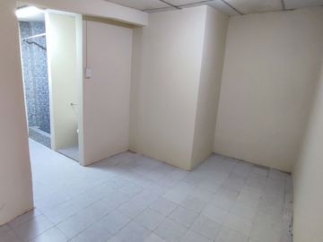 SE VENDE CASA CON SUITE y PARQUEO EN LA PRADERA 1, SUR DE GUAYAQUIL