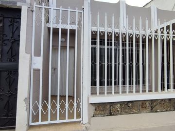SE VENDE CASA CON SUITE y PARQUEO EN LA PRADERA 1, SUR DE GUAYAQUIL