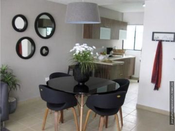 Bonita, con buenos acabados y en excelentes condiciones, casa en venta con 3 Rec ubicada en Rincones del Marques, Qro JF