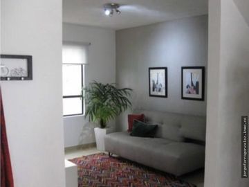 Bonita, con buenos acabados y en excelentes condiciones, casa en venta con 3 Rec ubicada en Rincones del Marques, Qro JF