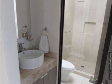 Bonita, con buenos acabados y en excelentes condiciones, casa en venta con 3 Rec ubicada en Rincones del Marques, Qro JF