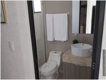 Bonita, con buenos acabados y en excelentes condiciones, casa en venta con 3 Rec ubicada en Rincones del Marques, Qro JF