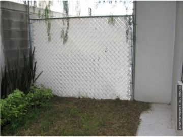Bonita, con buenos acabados y en excelentes condiciones, casa en venta con 3 Rec ubicada en Rincones del Marques, Qro JF