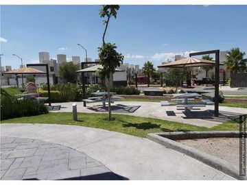 Bonita, con buenos acabados y en excelentes condiciones, casa en venta con 3 Rec ubicada en Rincones del Marques, Qro JF