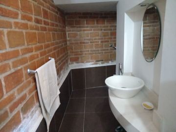 CASA EN VENTA EN ZAVALETA , A PIE DE CALLE, HABITACIONAL U OFICINA