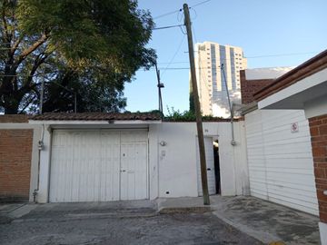 CASA EN VENTA EN ZAVALETA , A PIE DE CALLE, HABITACIONAL U OFICINA