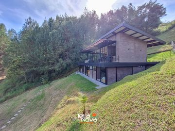 Hermosa finca con acceso al embalse en venta El Peñol