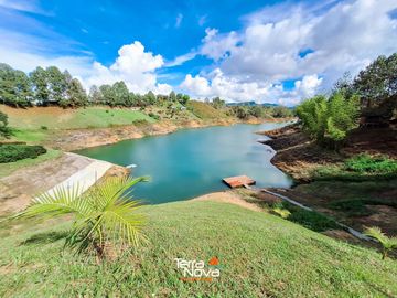 Hermosa finca con acceso al embalse en venta El Peñol