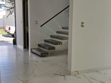 CASA EN VENTA EN LOMAS DEL MOLINO III, LEON GTO. ZONA NORTE A 10 MINUTOS DEL PARQUE METROPOLITANO.