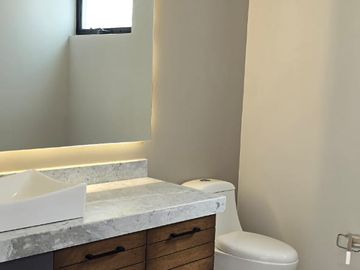 CASA EN VENTA EN LOMAS DEL MOLINO III, LEON GTO. ZONA NORTE A 10 MINUTOS DEL PARQUE METROPOLITANO.