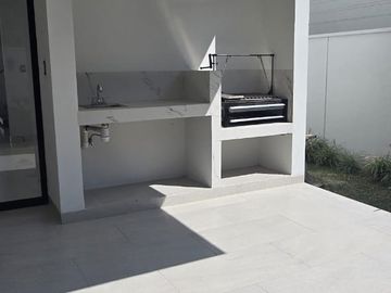 CASA EN VENTA EN LOMAS DEL MOLINO III, LEON GTO. ZONA NORTE A 10 MINUTOS DEL PARQUE METROPOLITANO.