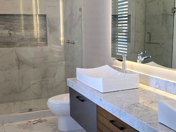 CASA EN VENTA EN LOMAS DEL MOLINO III, LEON GTO. ZONA NORTE A 10 MINUTOS DEL PARQUE METROPOLITANO.