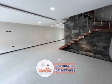 AMPLIA CASA DE CINCO DORMITORIOS EN VENTA, Sector Sudamericano Ricaurte C1432