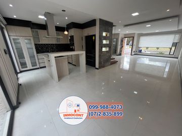 AMPLIA CASA DE CINCO DORMITORIOS EN VENTA, Sector Sudamericano Ricaurte C1432