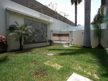 Casa moderna en Venta frente a parque dentro de Valle Real