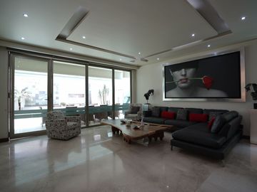 Casa moderna en Venta frente a parque dentro de Valle Real