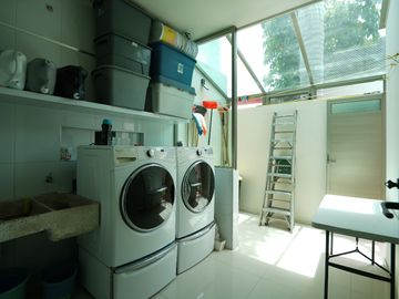Casa moderna en Venta frente a parque dentro de Valle Real