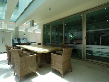 Casa moderna en Venta frente a parque dentro de Valle Real