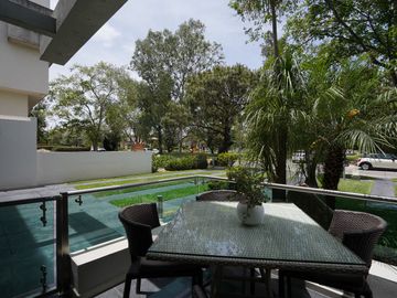 Casa moderna en Venta frente a parque dentro de Valle Real