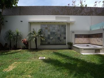 Casa moderna en Venta frente a parque dentro de Valle Real