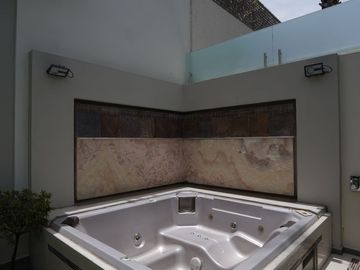 Casa moderna en Venta frente a parque dentro de Valle Real