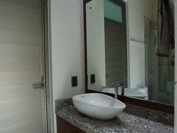 Casa moderna en Venta frente a parque dentro de Valle Real