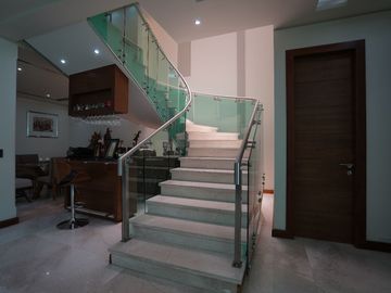Casa moderna en Venta frente a parque dentro de Valle Real