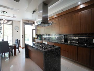 Casa moderna en Venta frente a parque dentro de Valle Real