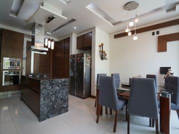 Casa moderna en Venta frente a parque dentro de Valle Real