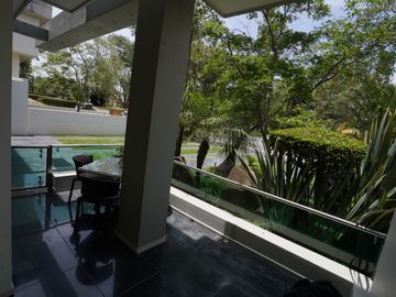 Casa moderna en Venta frente a parque dentro de Valle Real