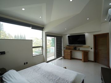 Casa moderna en Venta frente a parque dentro de Valle Real