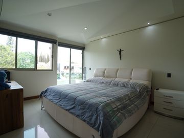 Casa moderna en Venta frente a parque dentro de Valle Real