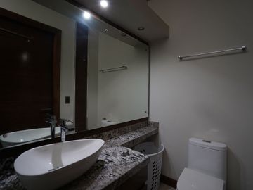 Casa moderna en Venta frente a parque dentro de Valle Real