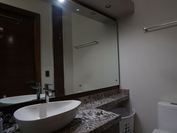 Casa moderna en Venta frente a parque dentro de Valle Real