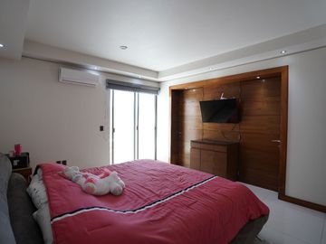Casa moderna en Venta frente a parque dentro de Valle Real