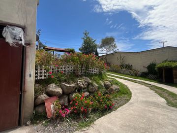 AMPLIA CASA RENTERA CON AREA VERDE Y JARDINES, Sector La Raya Ricaurte C1433