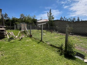 AMPLIA CASA RENTERA CON AREA VERDE Y JARDINES, Sector La Raya Ricaurte C1433