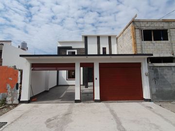 Casa nueva de 4 recámaras (una en planta baja) en Col. Ejido 1ro. de mayo sur. Cerca de Av. Ejército Mexicano