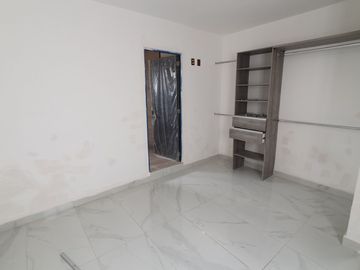 Casa nueva de 4 recámaras (una en planta baja) en Col. Ejido 1ro. de mayo sur. Cerca de Av. Ejército Mexicano