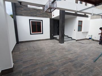 Casa nueva de 4 recámaras (una en planta baja) en Col. Ejido 1ro. de mayo sur. Cerca de Av. Ejército Mexicano