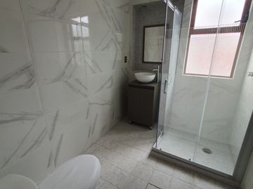 Casa nueva de 4 recámaras (una en planta baja) en Col. Ejido 1ro. de mayo sur. Cerca de Av. Ejército Mexicano