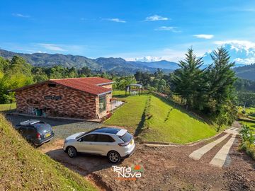 Finca con hermosa vista panorámica en venta Guatapé