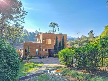 Finca con hermosa vista y acceso directo al embalse en venta Guatapé