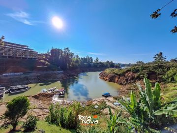 Finca con hermosa vista y acceso directo al embalse en venta Guatapé