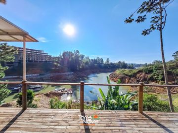 Finca con hermosa vista y acceso directo al embalse en venta Guatapé