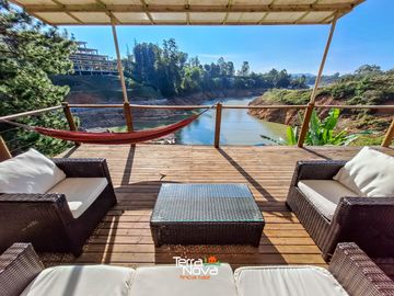 Finca con hermosa vista y acceso directo al embalse en venta Guatapé